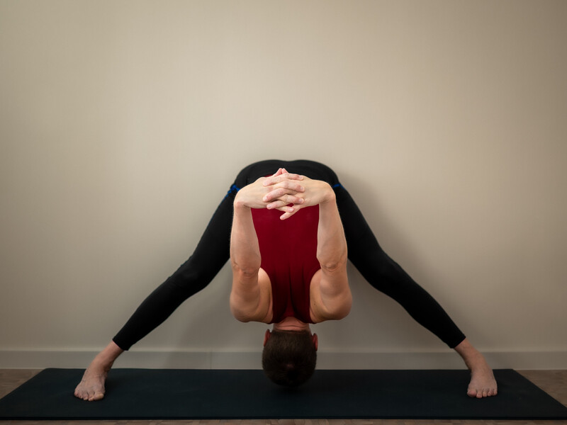 Дви Хаста Прасарита Падоттанасана Дви Хаста Прасарита Падоттанасана