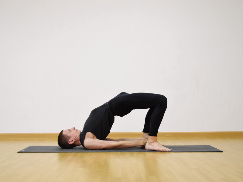 Сету Ардха Бандхасана: Поза связанного полумоста Сету Ардха Бандхасана: Поза связанного полумоста