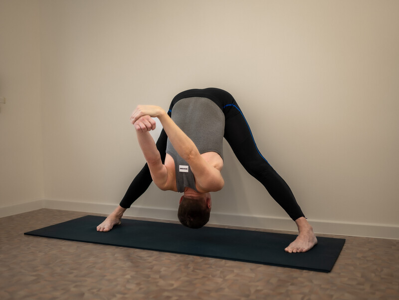 Дви Хаста Прасарита Падоттанасана Дви Хаста Прасарита Падоттанасана