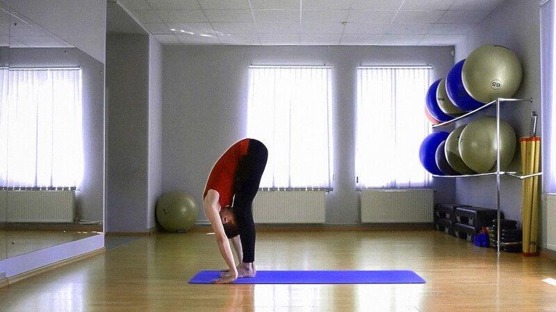 Хастападасана (Поза наклона вперед) Хастападасана (Поза наклона вперед)