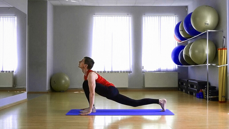 Ашва Санчаланасана (Поза всадника) Ашва Санчаланасана (Поза всадника)