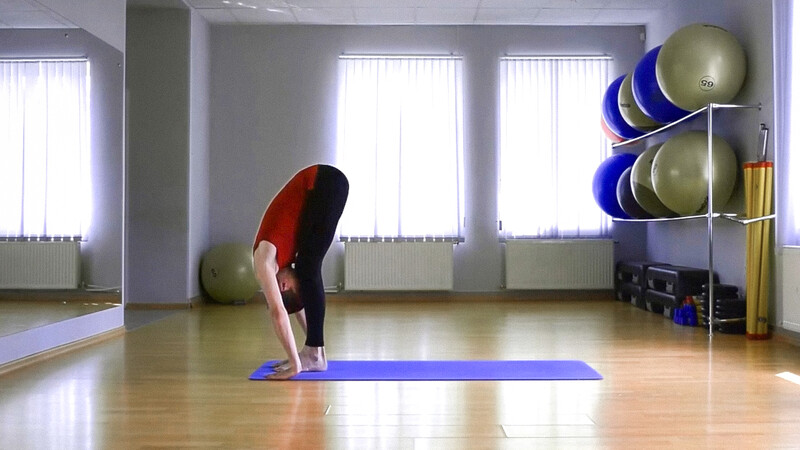 Хастападасана (Поза наклона вперед) Хастападасана (Поза наклона вперед)